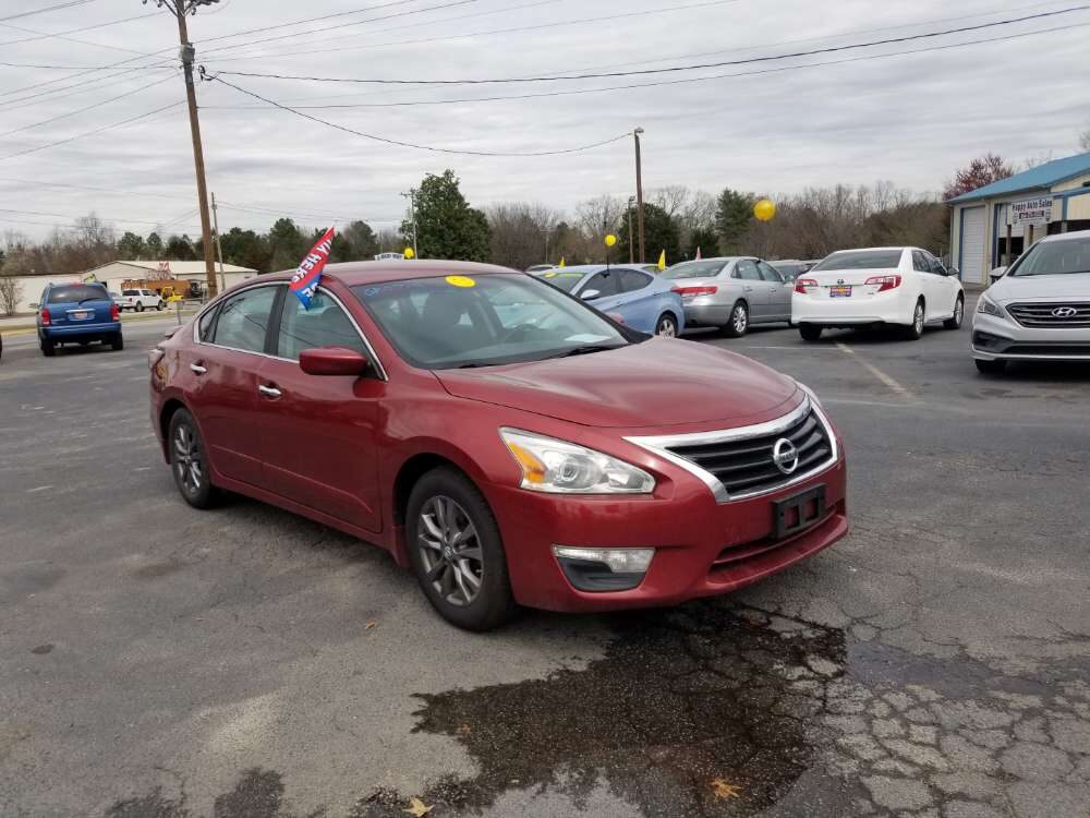 Nissan Altima 2015 Red