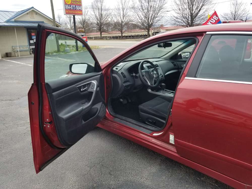 Nissan Altima 2015 Red