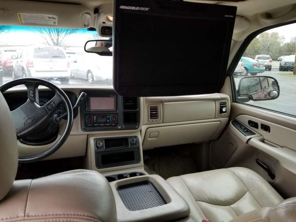 Chevrolet Suburban 2003 Red