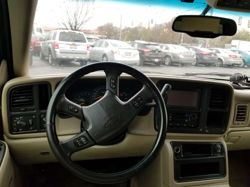 Chevrolet Suburban 2003 Red