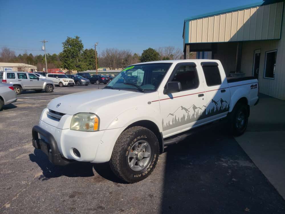 Nissan Frontier 2004 White