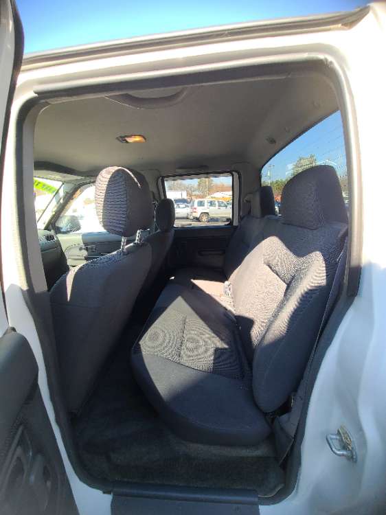 Nissan Frontier 2004 White