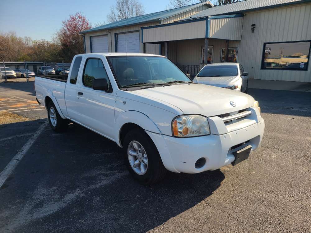 Nissan Frontier 2003 White