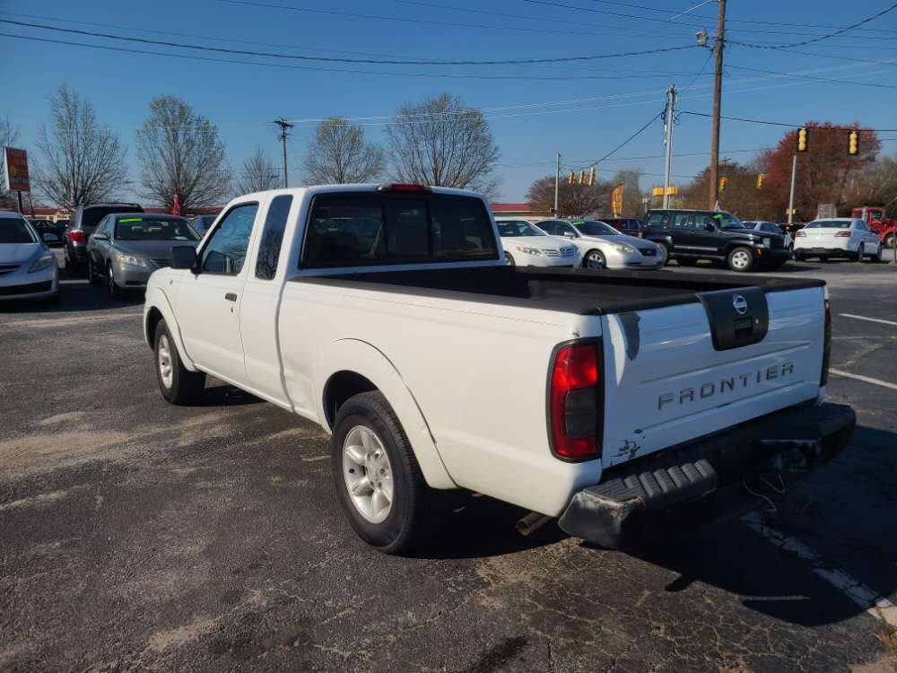 Nissan Frontier 2003 White