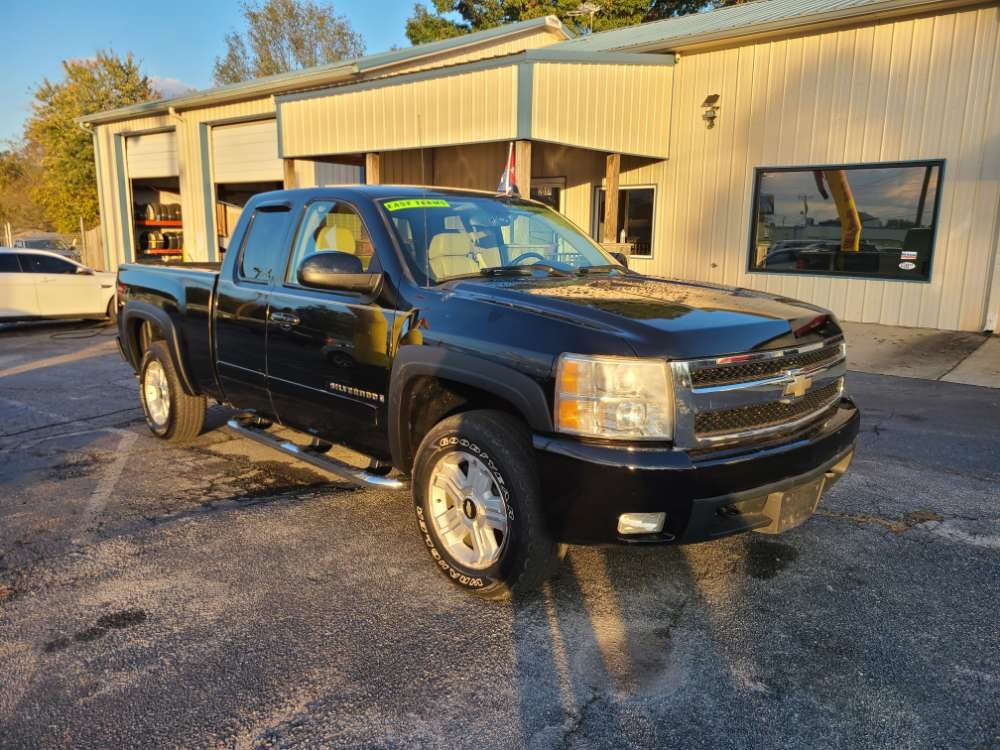 Chevrolet Silverado 2007 Black