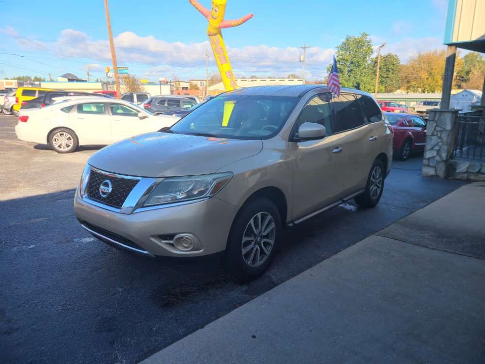 Nissan Pathfinder 2013 Gold