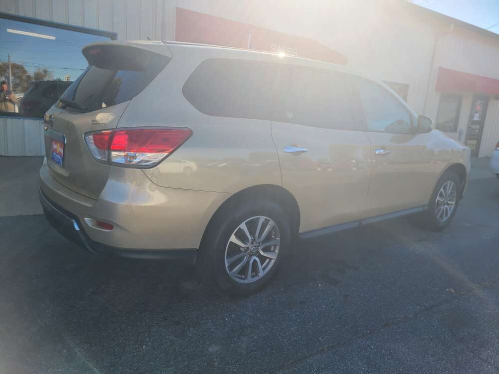 Nissan Pathfinder 2013 Gold