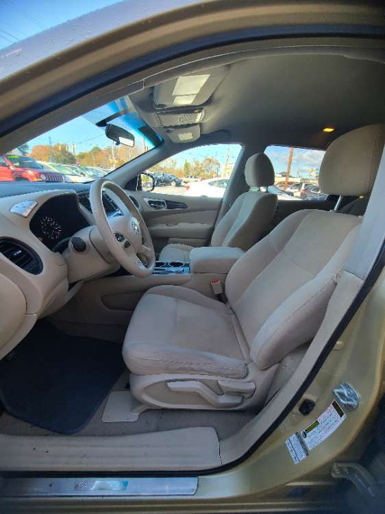 Nissan Pathfinder 2013 Gold