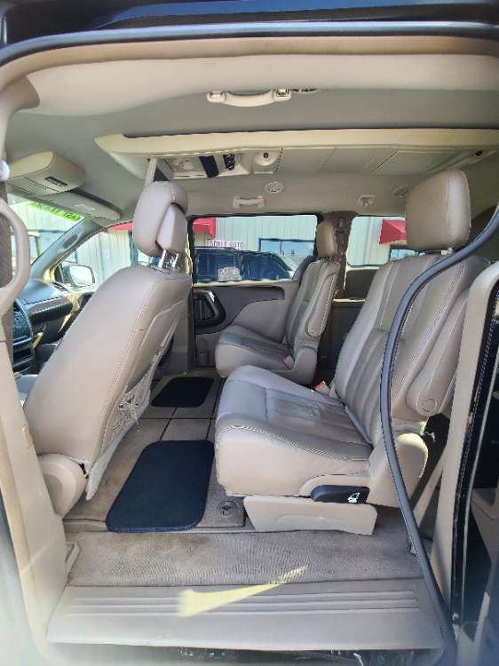 Chrysler Town & Country 2012 Black