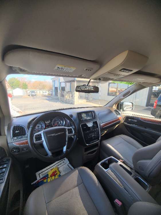 Chrysler Town & Country 2012 Black