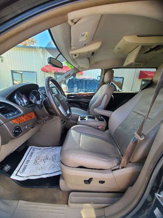 Chrysler Town & Country 2012 Black