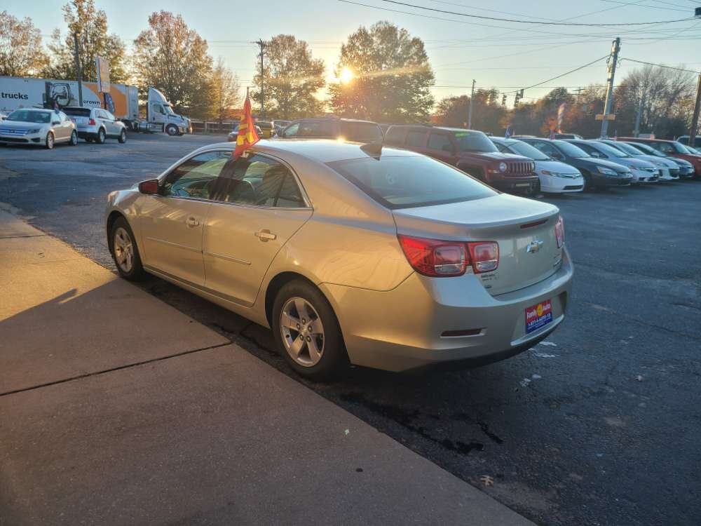 Chevrolet Malibu 2015 Gold
