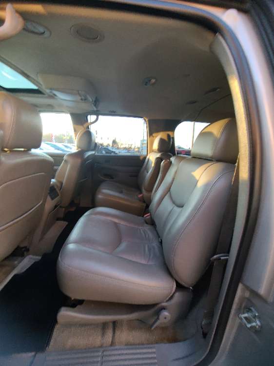 Chevrolet Suburban 2006 Gold