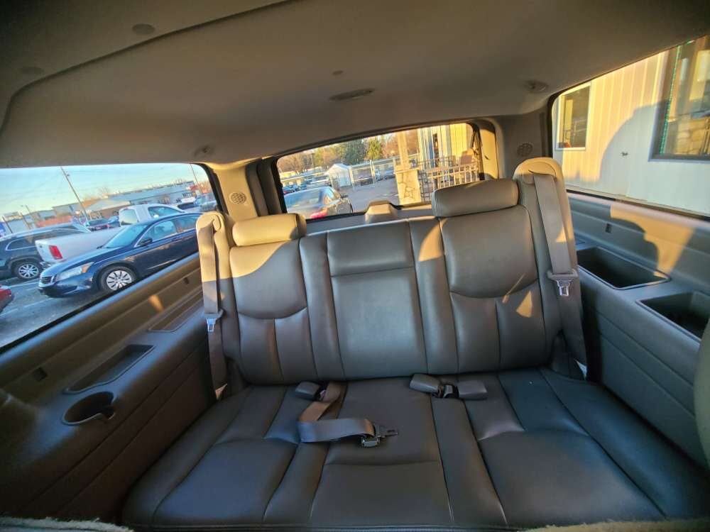 Chevrolet Suburban 2006 Gold