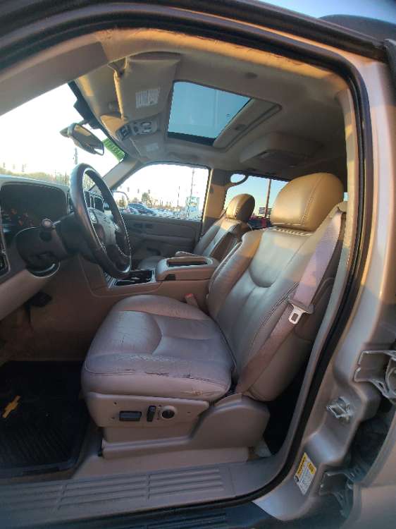 Chevrolet Suburban 2006 Gold