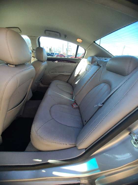 Buick Lucerne 2007 Silver