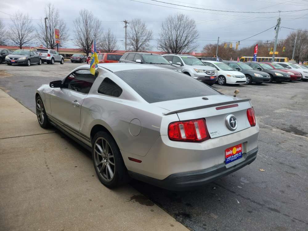 Ford Mustang 2010 Silver