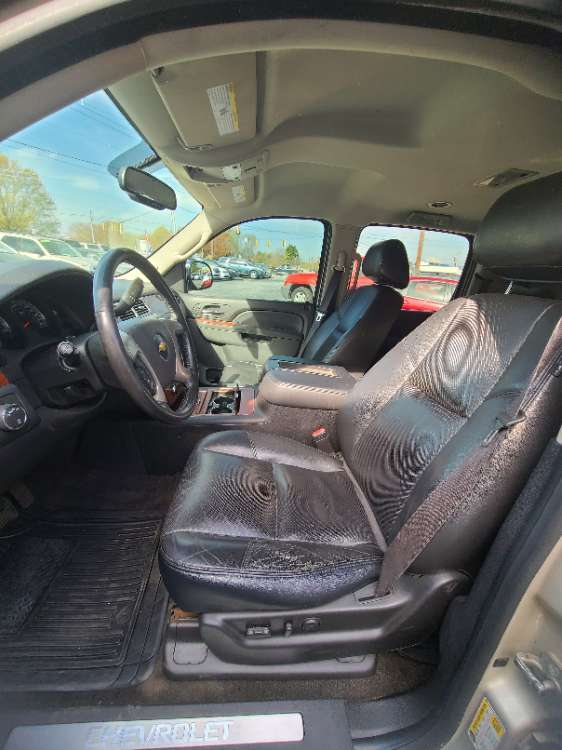 Chevrolet Suburban 2013 Gold
