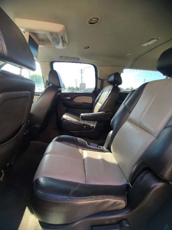 Chevrolet Suburban 2008 Red