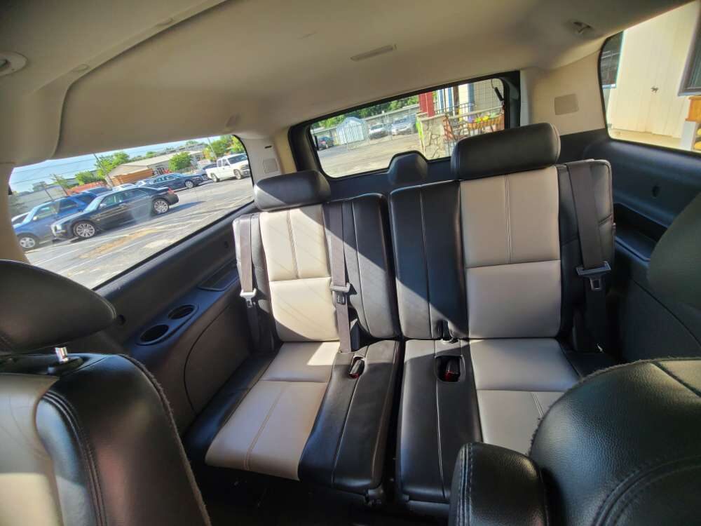 Chevrolet Suburban 2008 Red