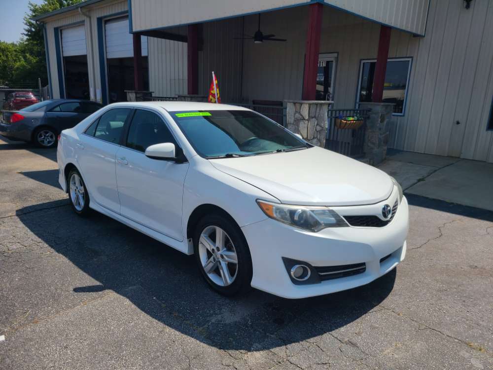Toyota Camry 2017 White
