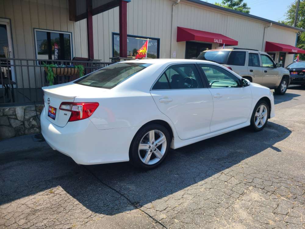 Toyota Camry 2017 White