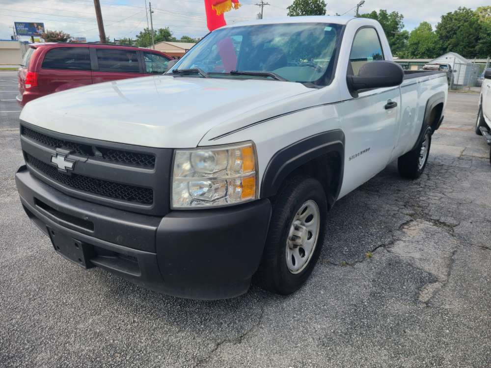 Chevy Silverado 2011 White