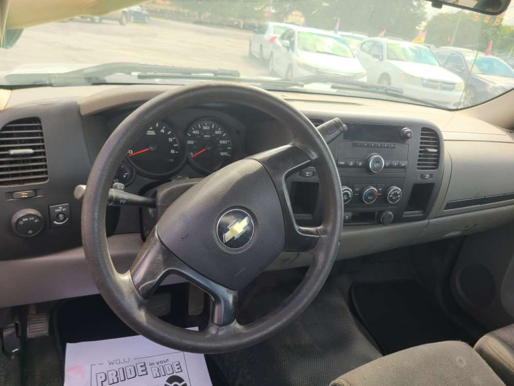 Chevy Silverado 2011 White