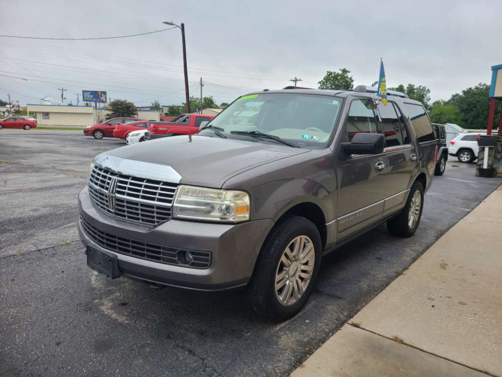 Lincoln Navigator 2011 Gray