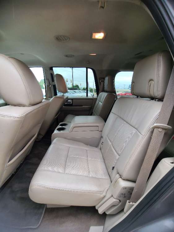 Lincoln Navigator 2011 Gray