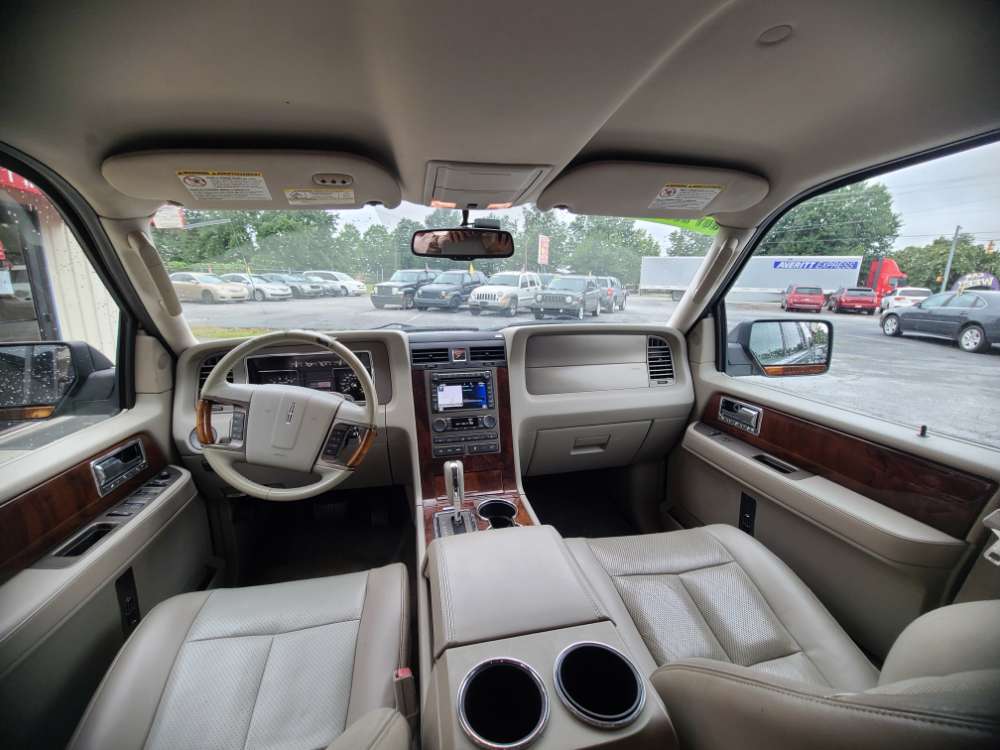 Lincoln Navigator 2011 Gray