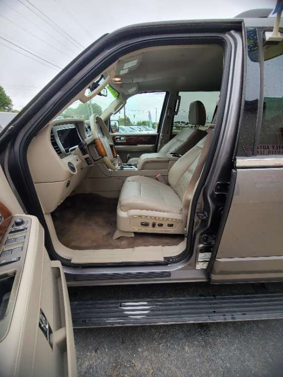 Lincoln Navigator 2011 Gray