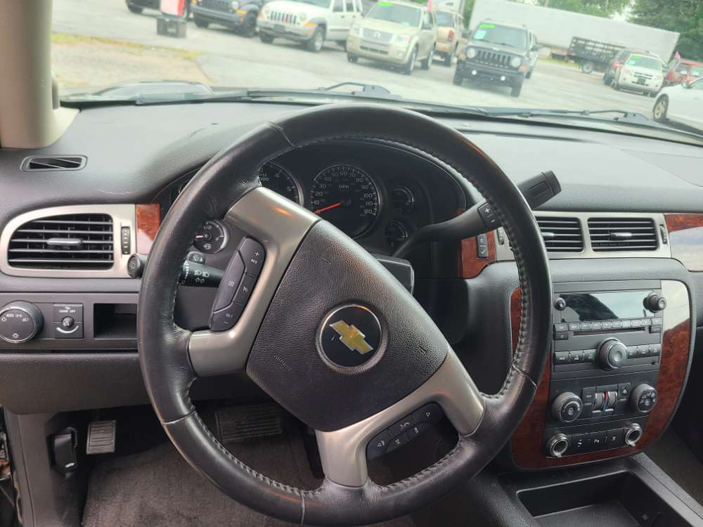 Chevy Suburban 2011 Black