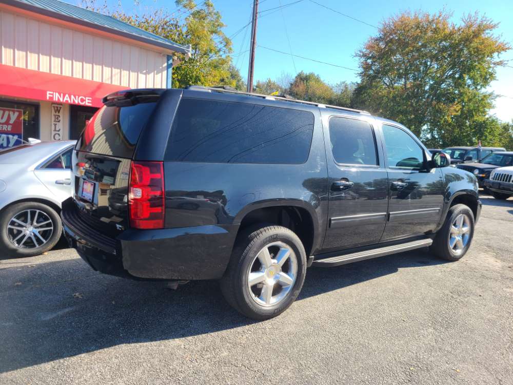 Chevrolet Suburban 2012 Black