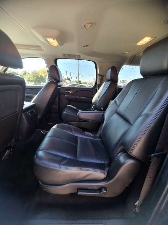 Chevrolet Suburban 2012 Black