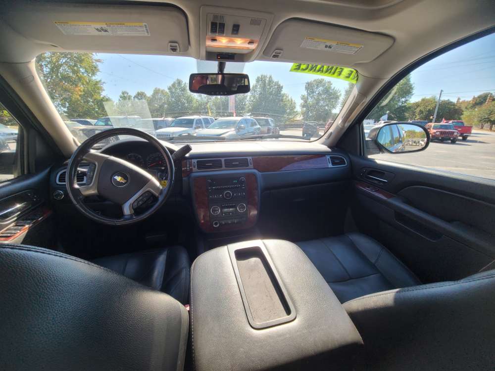 Chevrolet Suburban 2012 Black