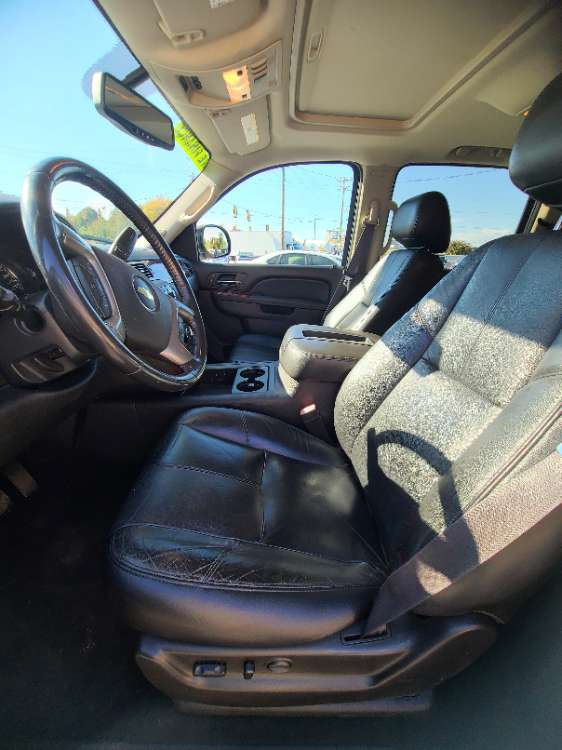 Chevrolet Suburban 2012 Black