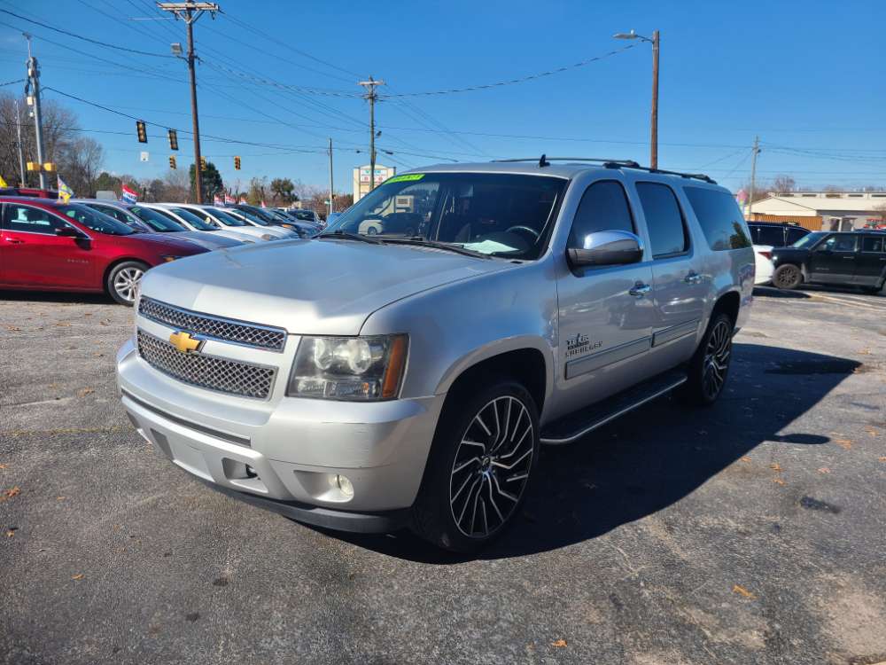 Chevrolet Suburban 2013 Silver
