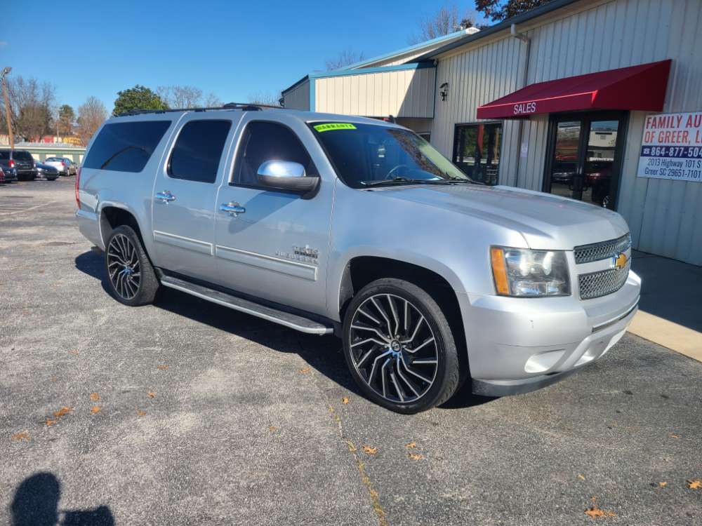 Chevrolet Suburban 2013 Silver
