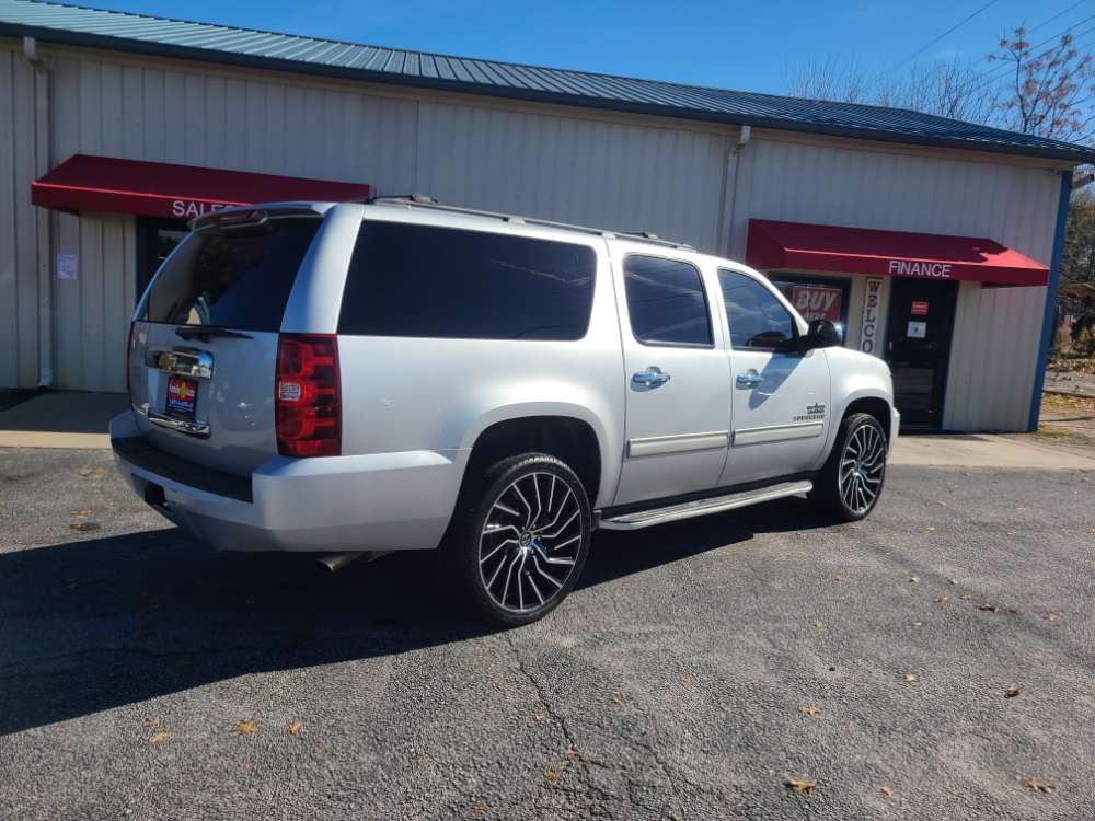 Chevrolet Suburban 2013 Silver