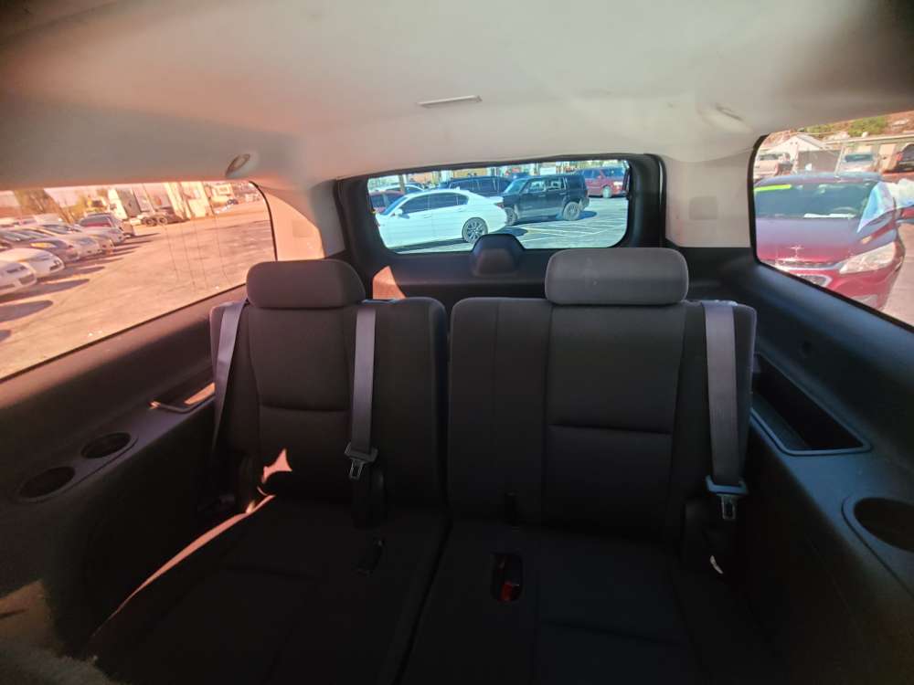 Chevrolet Suburban 2013 Silver