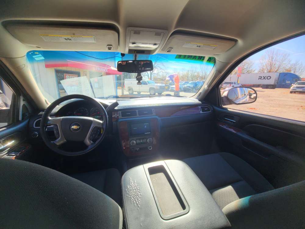 Chevrolet Suburban 2013 Silver