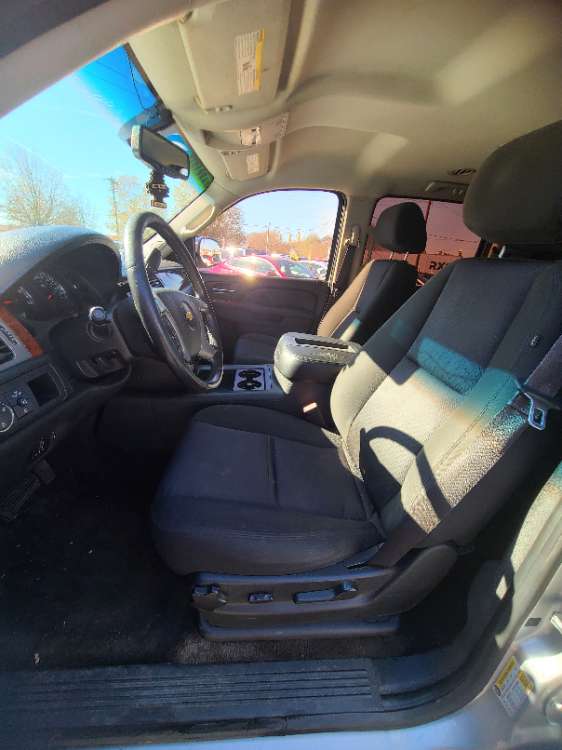 Chevrolet Suburban 2013 Silver