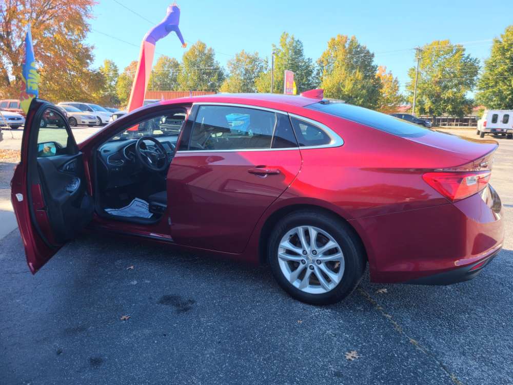 Chevrolet Malibu 2017 Red