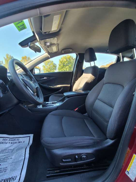 Chevrolet Malibu 2017 Red