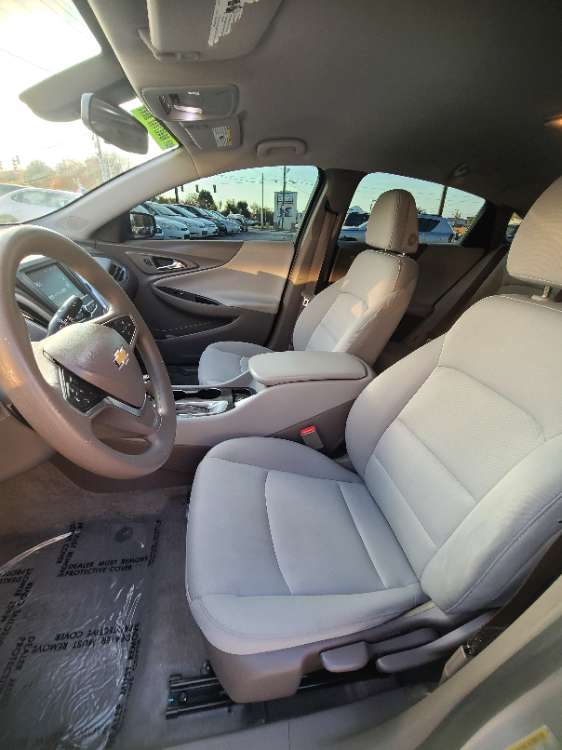 2017 Chevrolet Malibu Silver