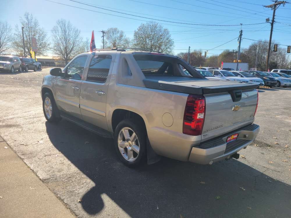 Chevrolet Avalanche 2008 Gold