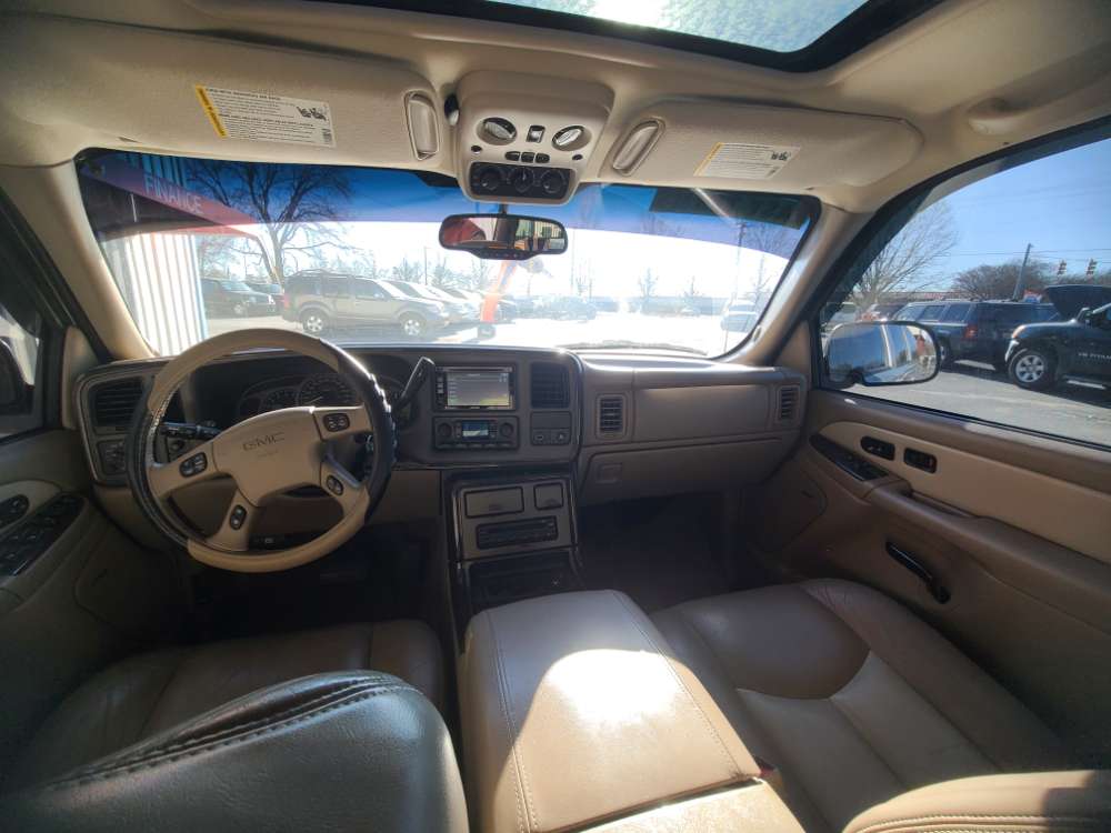 Gmc Yukon 2004 Gold