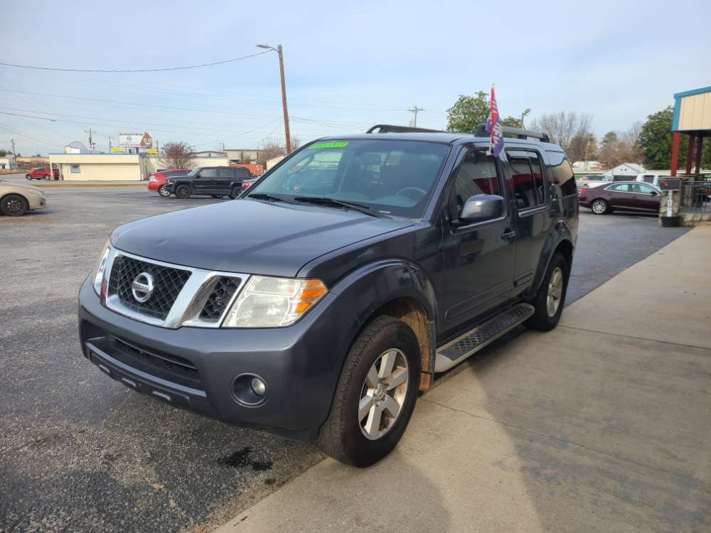 2012 Nissan Pathfinder SV's photo
