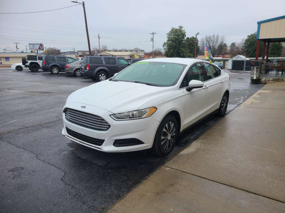 2013 Ford Fusion S's photo